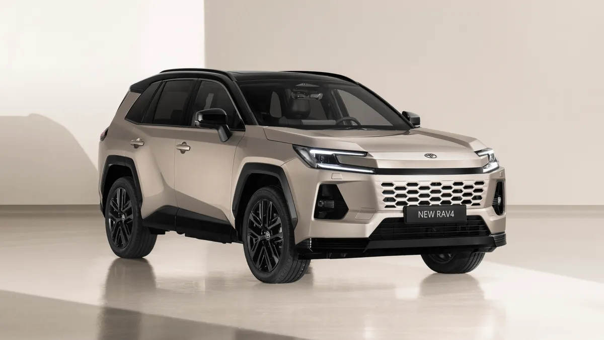 Nuova Toyota RAV4, la sesta generazione al debutto: più tecnologia e solo ibrida