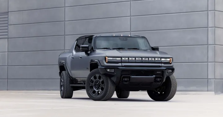 L'Hummer elettrico si aggiorna e la potenza è ancora più esagerata