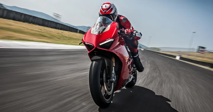 Ducati Panigale V4, S e Speciale: fino a 226 cavalli