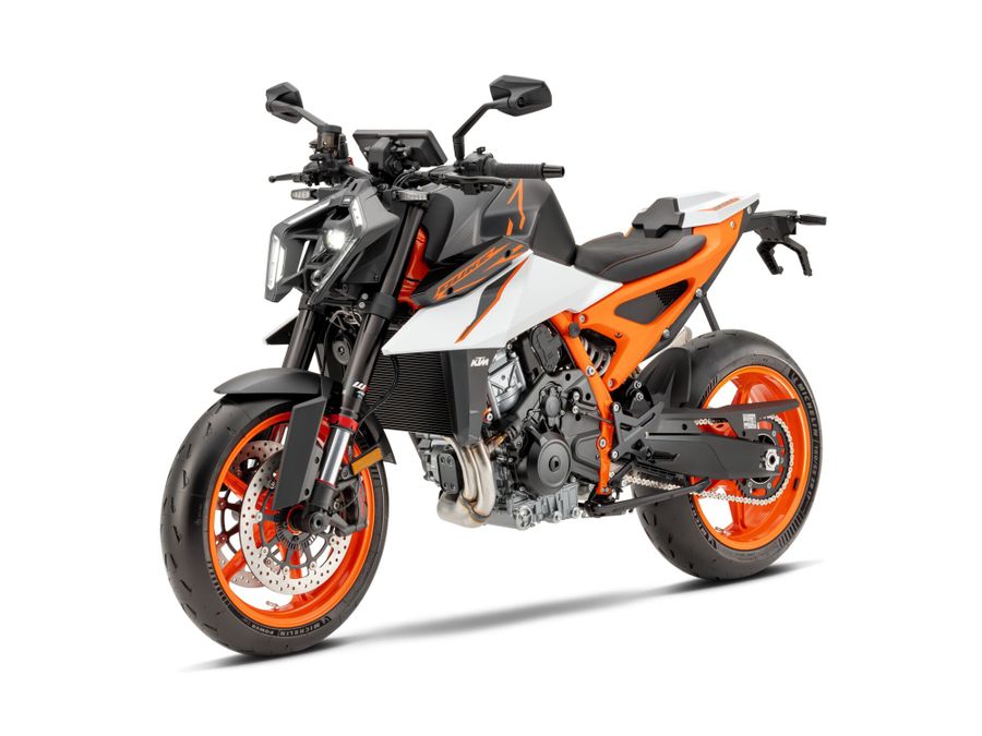 KTM presenta promozioni estive con sconti fino a 1.000 euro su modelli Duke e Adventure, validi fino al 30 settembre 2026