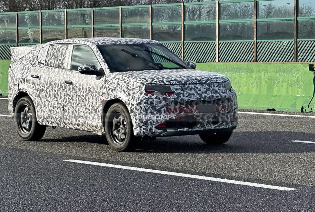 Nuova FIAT Fastback 2026, le ultime foto spia svelano gli interni