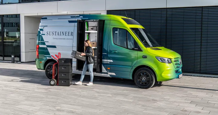 Mercedes SUSTAINEER, concept di un furgone elettrico del futuro per le consegne