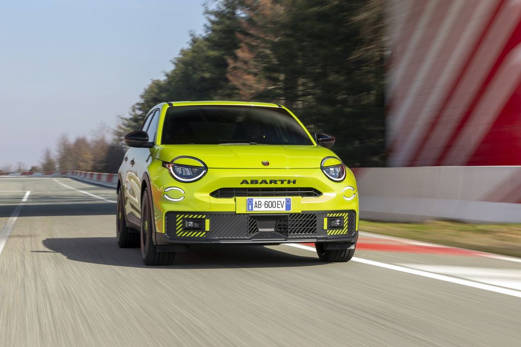Abarth potrebbe tornare ad offrire hot hatch a benzina: il solo elettrico non va bene
