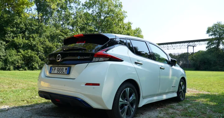 Nissan Leaf 40 kWh: con il nuovo listino costa di più ma è più ricca