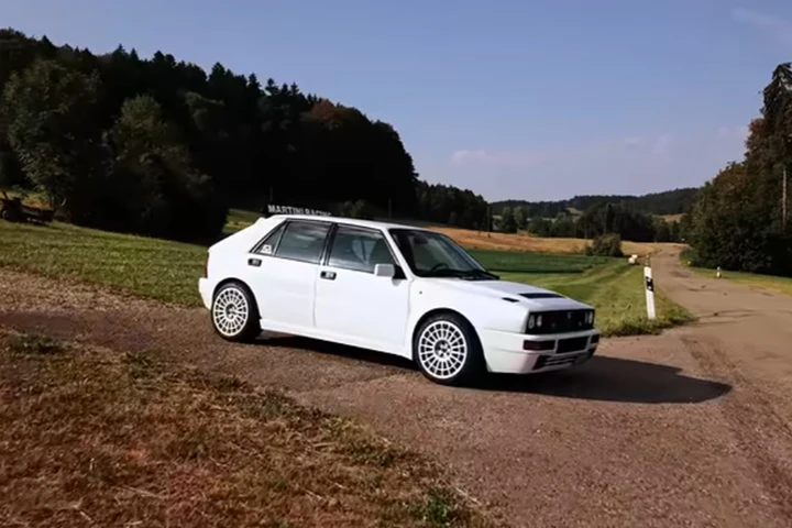Lancia Delta HF Integrale EVO 2, vero orgoglio italiano: 447.000 km e non sentirli