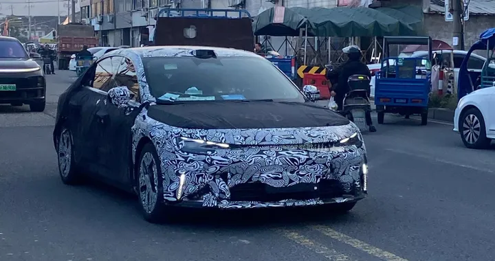 Smart sta davvero lavorando ad una berlina: prime foto spia della #6