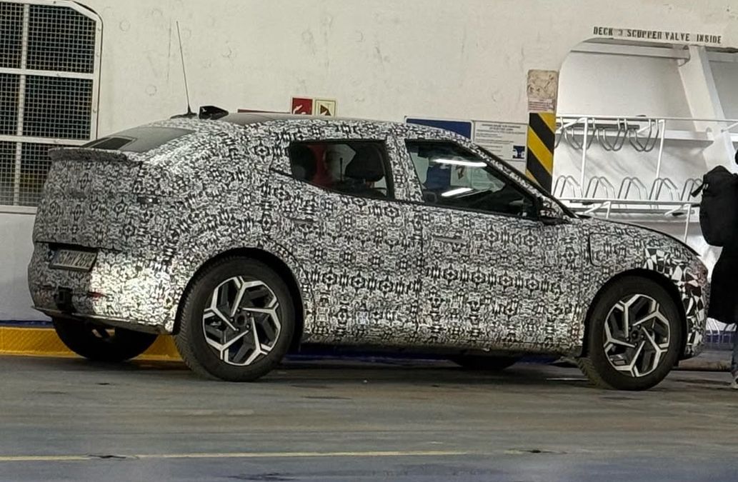 Nuova Hyundai IONIQ 3, la più piccola della famiglia IONIQ è stata avvistata su strada