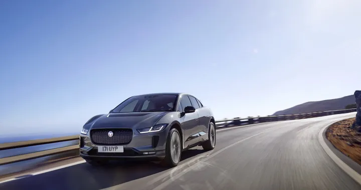Jaguar I-PACE: il SUV elettrico con ricarica rapida e Intelligenza Artificiale