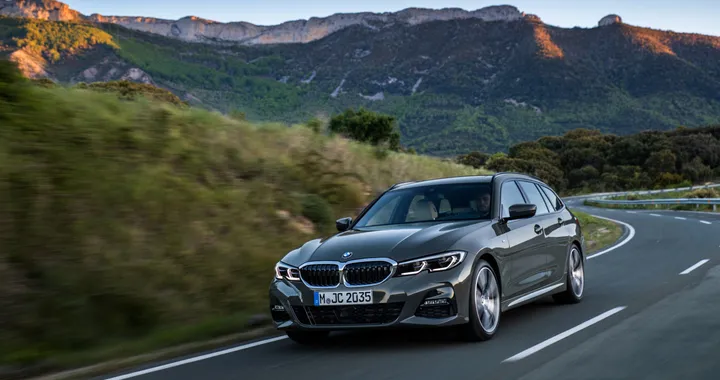 BMW Serie 3, con il restyling arriveranno novità per gli interni