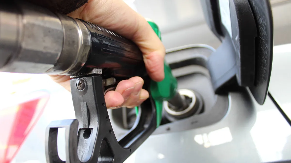 Carburanti, quanto pesano le accise? Dal 2000 + 35% per la benzina e +63% per il diesel