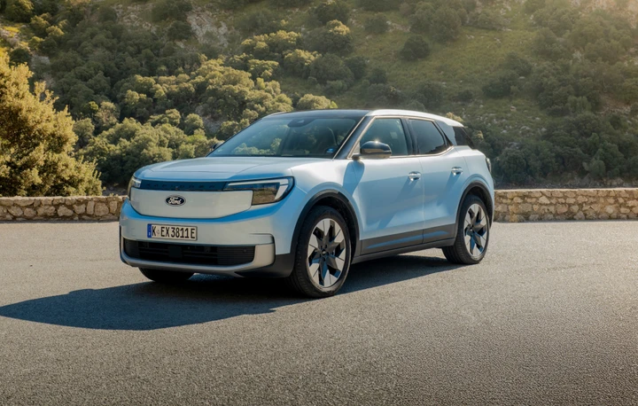 Ford aggiorna Explorer e Capri Standard Range: più potenza e autonomia