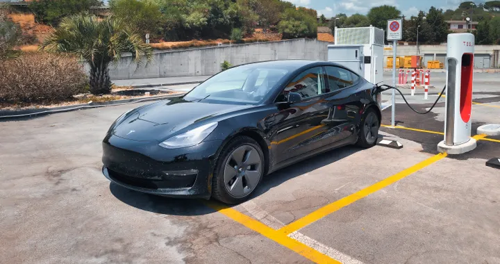 Tesla Model 3: autostrada e viaggio da 1.500 km | Quanto tempo, quanto costa