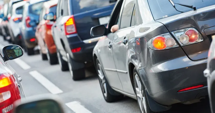 I privati con partita IVA acquistano meno auto, ma sempre più ibride ed elettriche