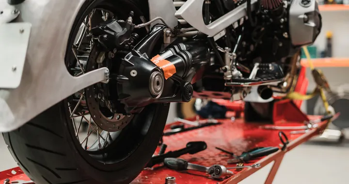 Manutenzione moto: ecco il ponte sollevatore che semplifica ogni lavoro Manutenzione moto: ecco il ponte sollevatore che semplifica ogni lavoro