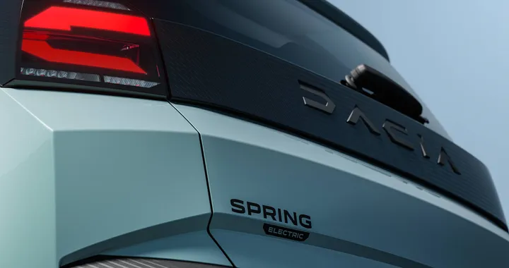 Dacia Spring non se ne va, arriva la seconda generazione: il teaser