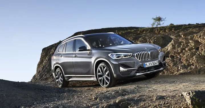 Nuova BMW X1 M35i, la versione sportiva del SUV si è fatta spiare su strada