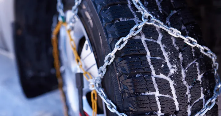 Catene da neve universali per auto: il kit completo per affrontare l’inverno in sicurezza Catene da neve universali per auto: il kit completo per affrontare l’inverno in sicurezza