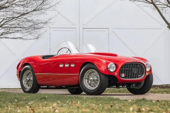 Milioni in Ferrari e conti esteri: commerciante parmense sotto inchiesta