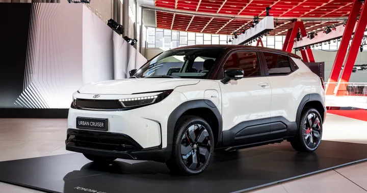 Toyota Urban Cruiser, il SUV elettrico arriva in autunno. Autonomia? Fino a 400 km