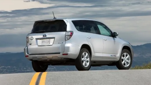 Toyota RAV4 all-electric debutta a Los Angeles: 38.000€ e 160 km di autonomia