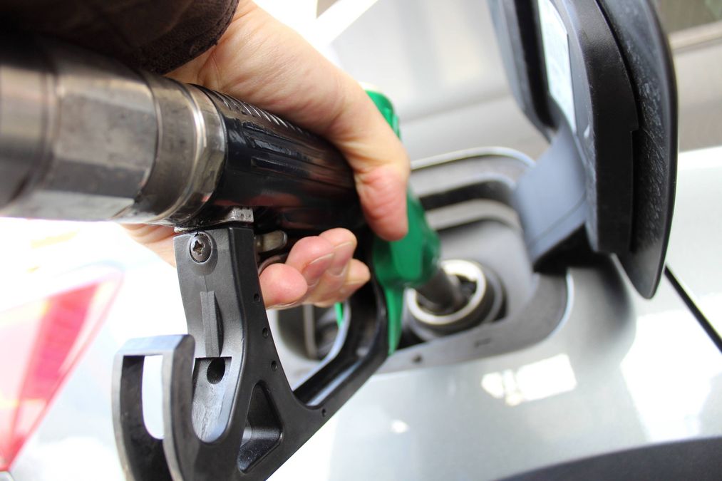 Guerra Israele - Iran, l'allarme del Codacons: rischio impennata prezzi carburanti
