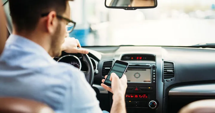 Si può usare in auto il cellulare sulle bocchette di aerazione?