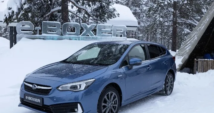 Subaru Impreza, con il restyling arriva anche l'ibrido