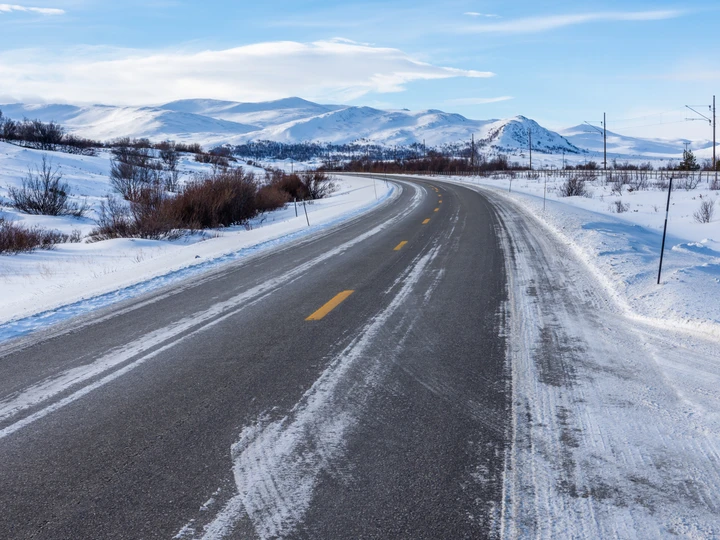 Catene, calze o pneumatici: come mettersi in regola per l'inverno