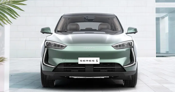 Seres 5, il SUV elettrico cinese sbarca in Europa
