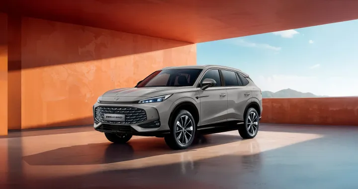 MG HS Hybrid+ arriva in Italia. Caratteristiche del motore ibrido e prezzi