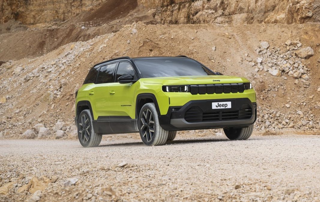 Nuova Jeep Compass, adesso è anche ibrida Plug-in: ecco caratteristiche e prezzi