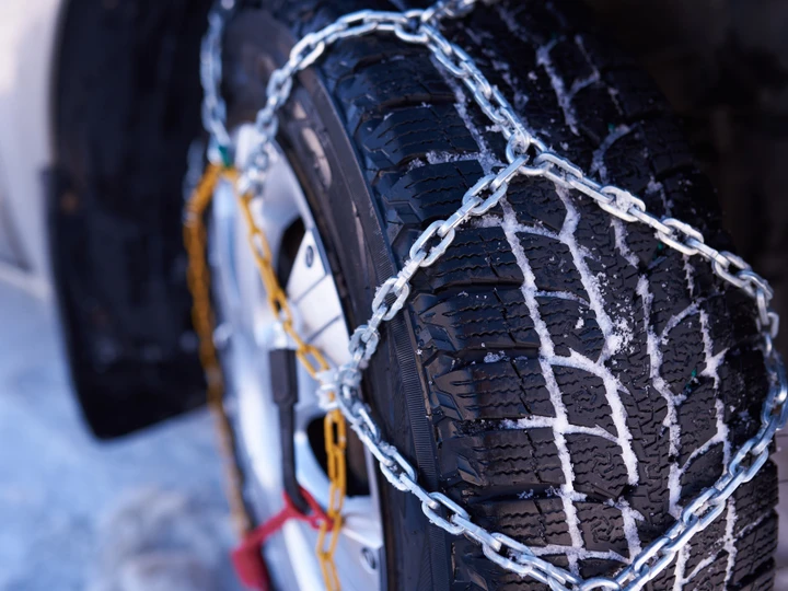 Catene da neve universali per auto: il kit completo per affrontare l’inverno in sicurezza