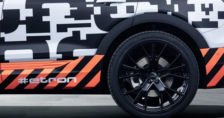 Audi a spasso per Ginevra con alcuni prototipi del SUV e-tron