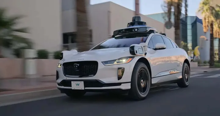 I robotaxi guidano meglio delle persone? Secondo Waymo, sì