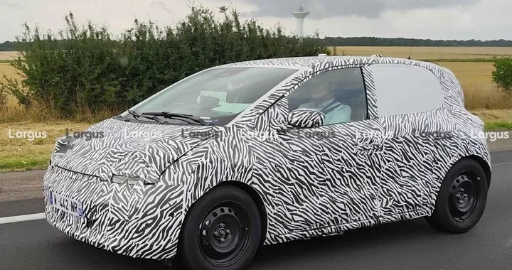 Nuova Renault Twingo elettrica pizzicata su strada, ecco le foto spia