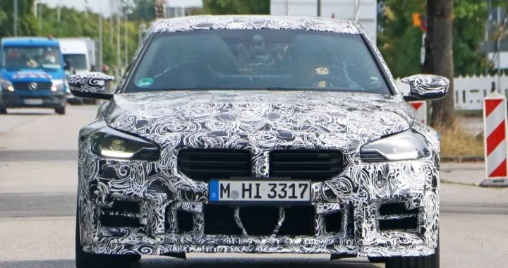 Nuova BMW M2 CS: le anticipazioni prima del debutto ufficiale
