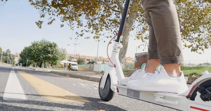 Hoverboard e monopattini elettrici su strada: la sperimentazione in Italia
