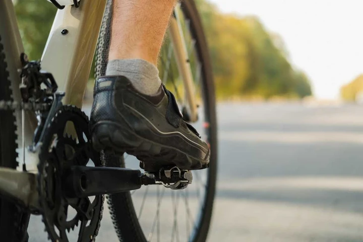 Anziano in bicicletta sull'autostrada: sfiorata la tragedia sull'A14