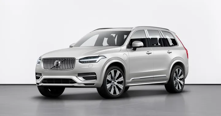 L’elettrificazione di Volvo continua con il restyling di XC90