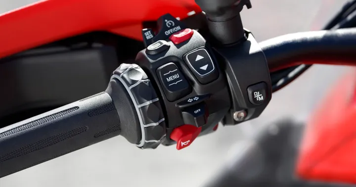 BMW, addio alla frizione sulle moto con il nuovo Automated Shift Assistant