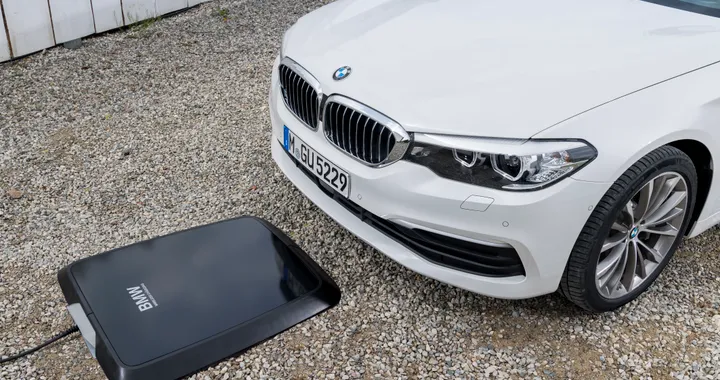 BMW 530e iPerformance: arriva la ricarica wireless
