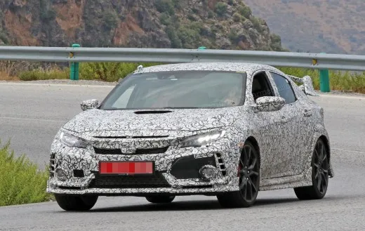 Honda Civic Type-R: tre scarichi possono bastare?