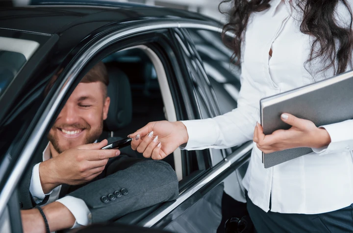 Costi Noleggio Auto 2026: Confronto Medio, Lungo e Breve Termine