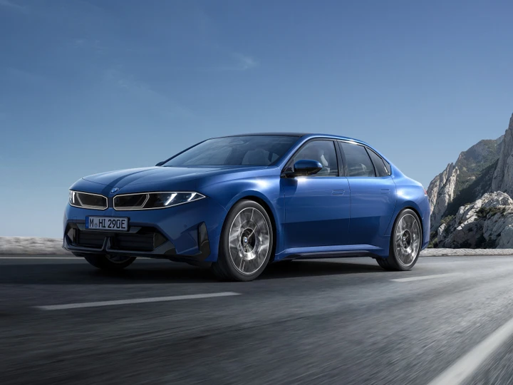 BMW i3, la berlina elettrica della Neue Klasse si mostra ufficialmente