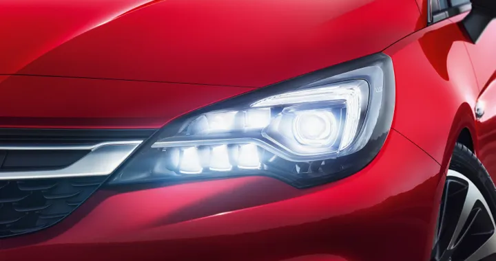 Fari Opel Intelli-Lux: l'evoluzione dell'illuminazione per una guida sicura