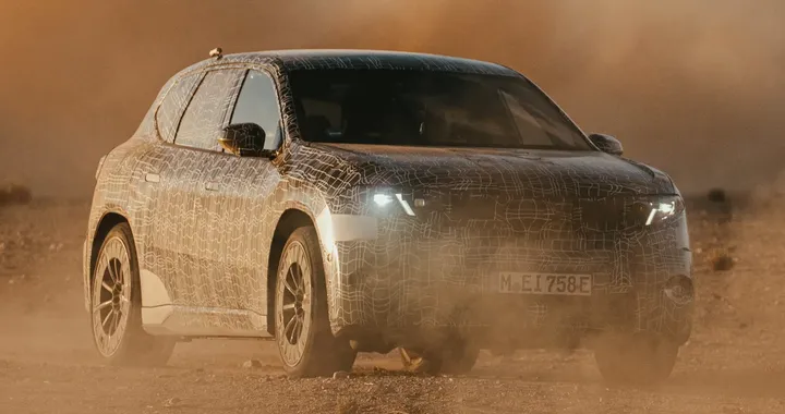 La nuova BMW iX3 sfida il caldo torrido e si prepara al debutto