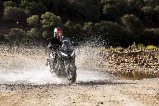 Honda X-ADV: lo scooter "offroad" debutterà ad EICMA