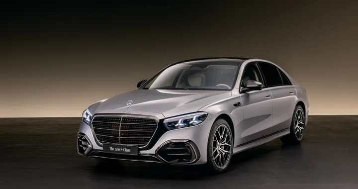 Nuova Mercedes Classe S 2026, il restyling si aggiorna così: tanta tecnologia e ancora più lusso