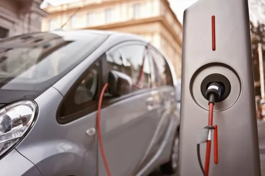 Colonnine di ricarica elettrica, in arrivo il divieto di sosta