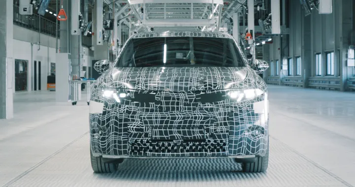 BMW Neue Klasse: la produzione pre-serie partita a Debrecen